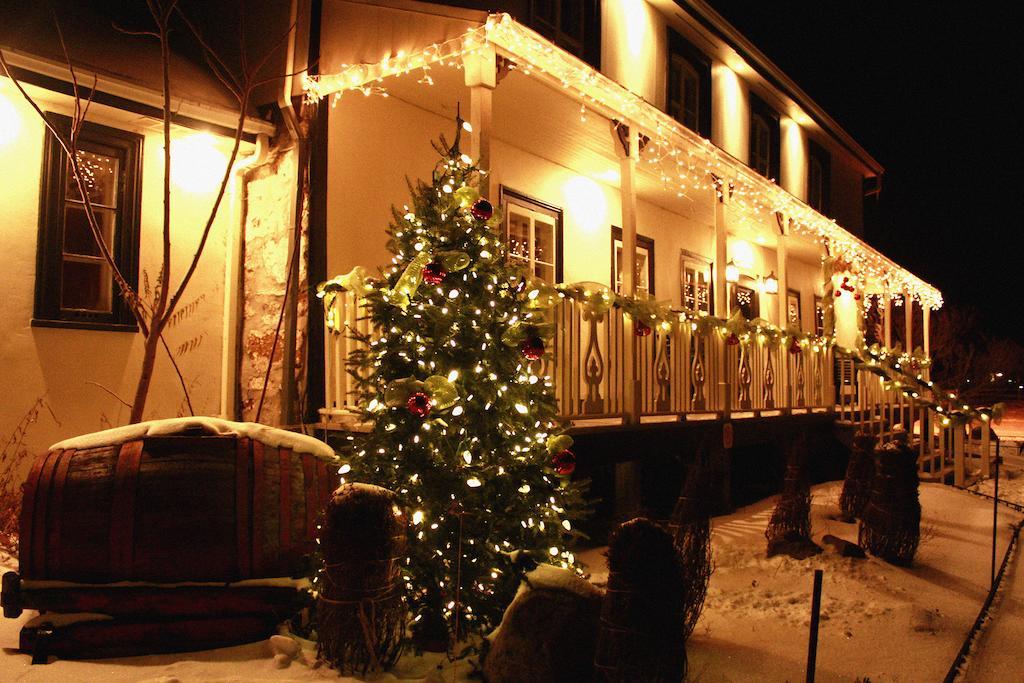 Les Ancetres Auberge & Restaurant St-Pierre-de-l'Île-d'Orléans Esterno foto
